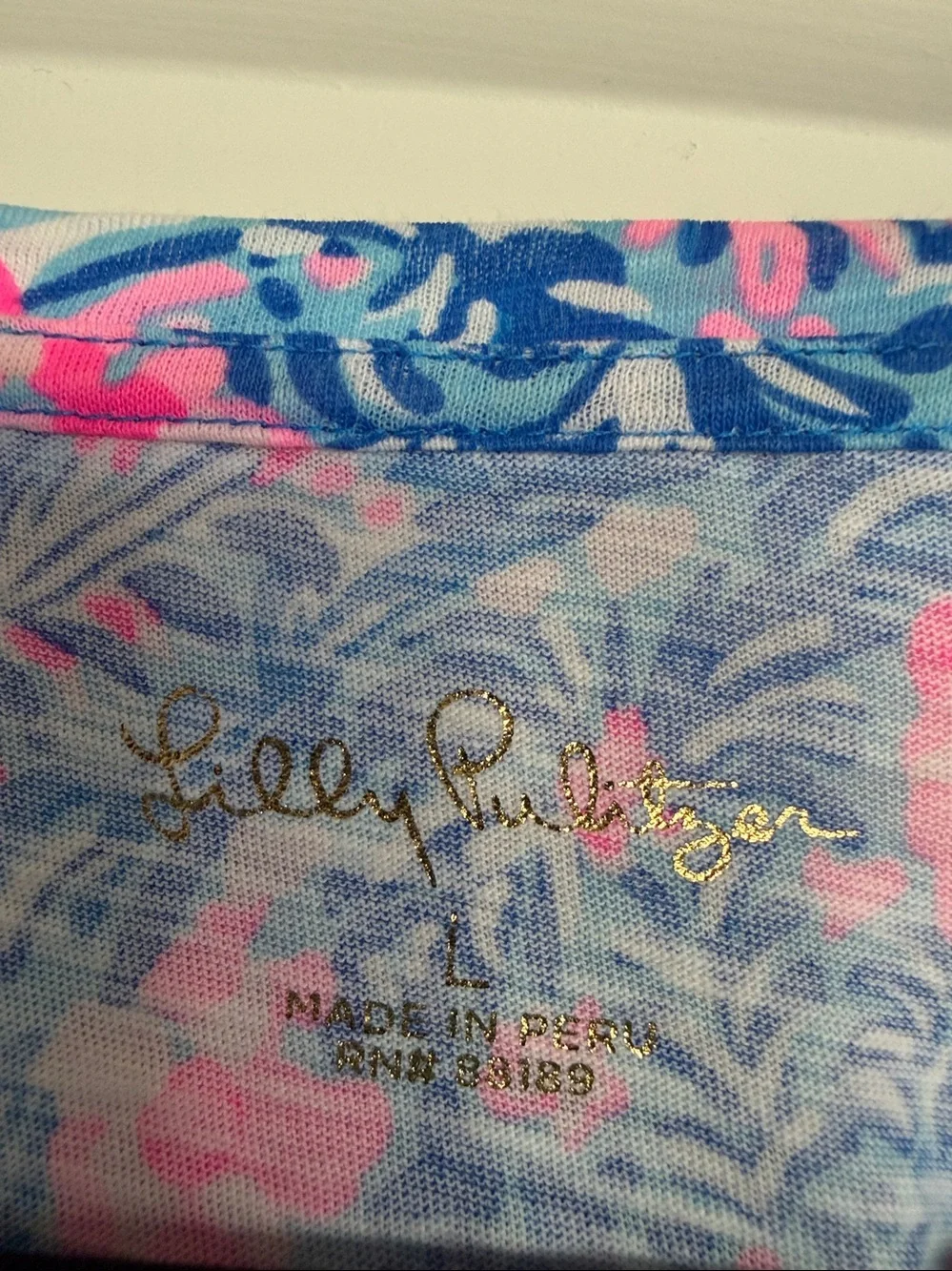 Lilly Pulitzer Etta V Neck T Shirt Size L - Picture 2 of 4